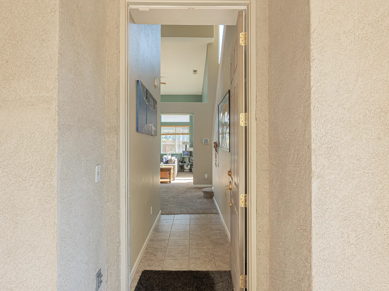 3 bed, 1699 sqft, $2,500 — Photo 3