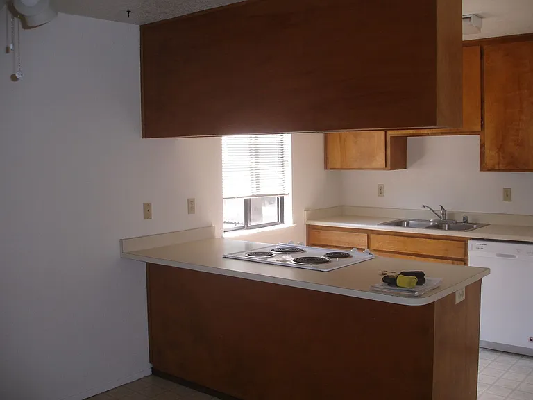 2 Lorayne Ct — Photo 5