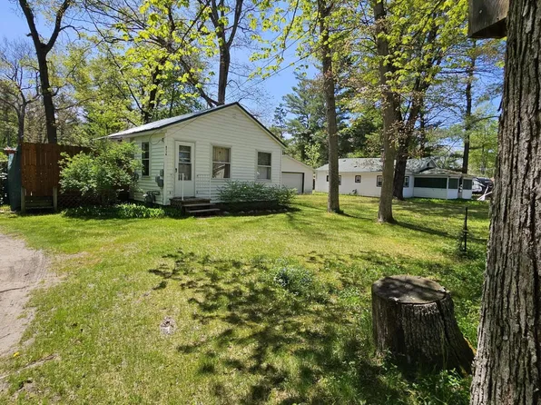 6716 Chapman Ave, Newaygo, MI 49337