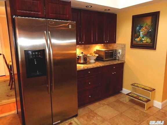 4th image of 182 N Evergreen Dr