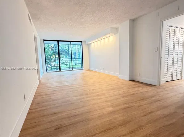 20400 W Country Club Dr APT 112, Aventura, FL 33180