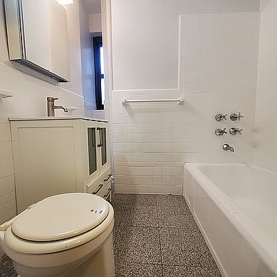 5th image of 155 W 71st St APT 5H