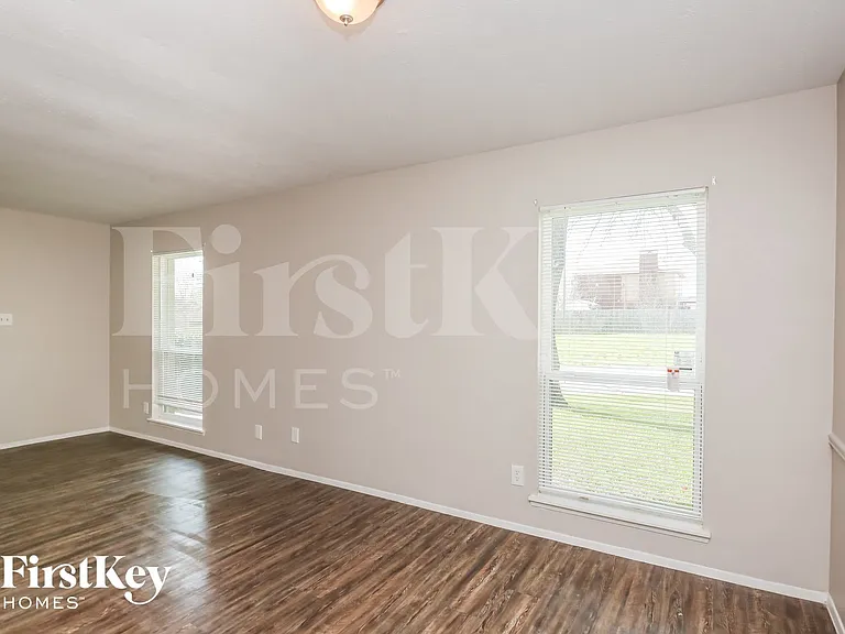 1316 Royal Oak Dr — Photo 5