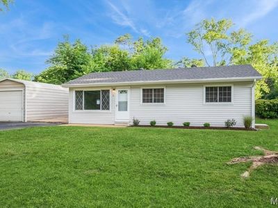 4 Dixie Dr, Fenton, MO, 63026