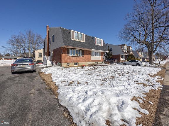 3rd image of 1419 Parklane Rd