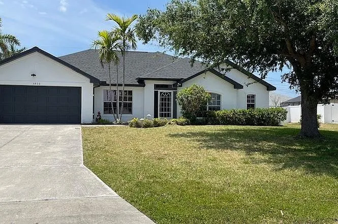 3806 SW 15th Pl — Photo 1