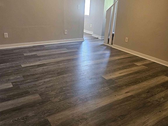 3rd image of 822 S Hancock St