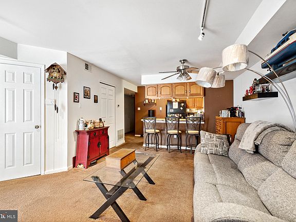 3rd image of 102 Park Place Dr