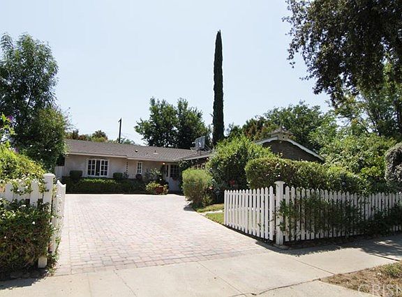 3rd image of 6238 Glide Ave