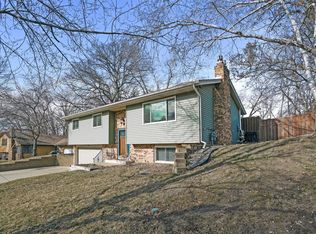 7000 Crest Dr, Maple Grove, MN 55311