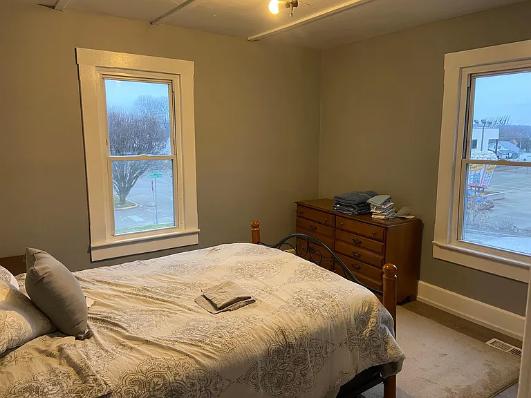 1602 Newton St — Photo 6