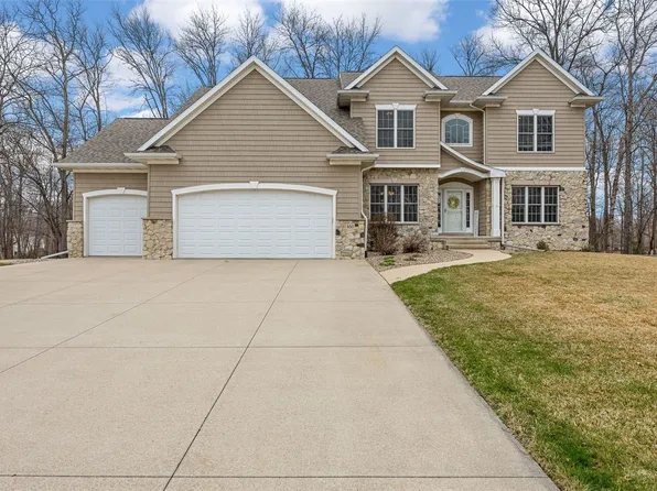 450 Hickory Ct, Robins, IA 52328