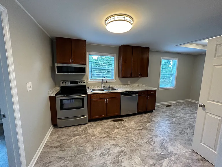 1000 McHann Dr — Photo 3