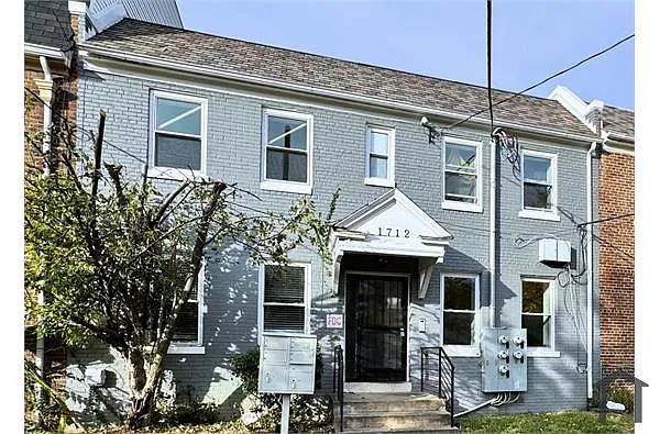 1712 R St SE photo 1