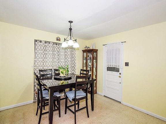 5th image of 2120-22 Burnell Ct