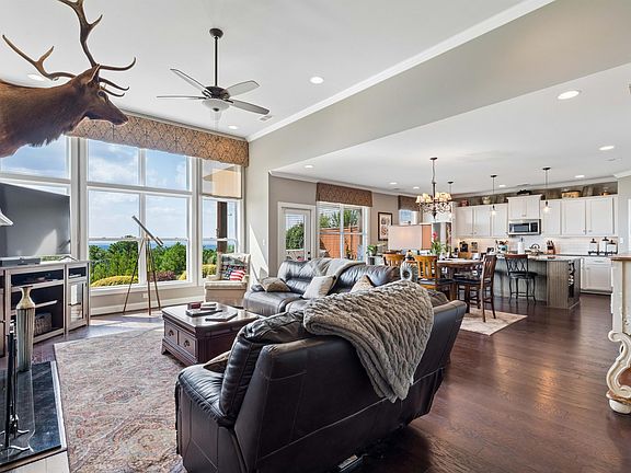 4th image of 304 Oxford Way