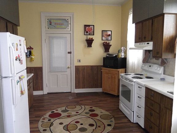 5th image of 935 E Warren St