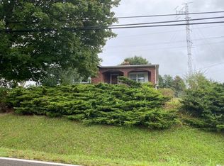 633 Maple St, Glade Spring, VA 24340