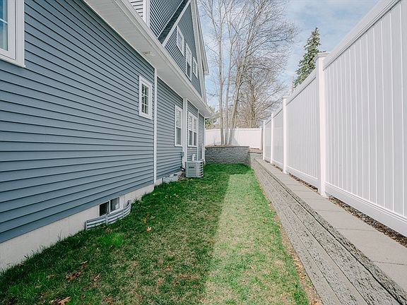 2nd image of 16 Nina Ct #8