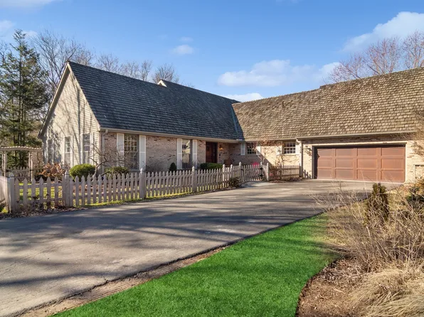 516 Shady Ln, Barrington, IL 60010