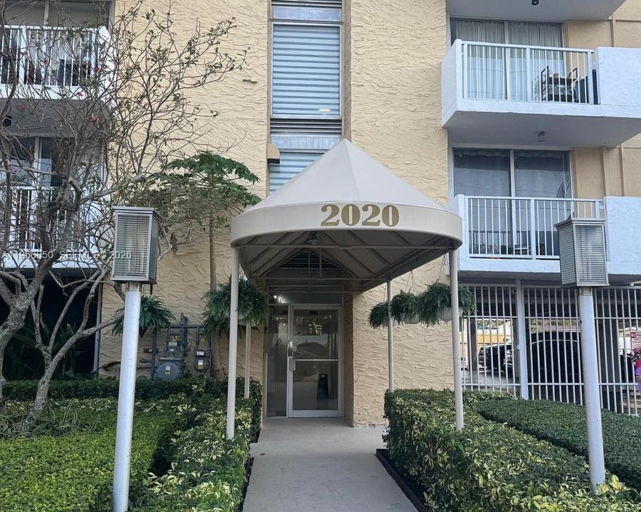 1st image of 2020 NE 135th St APT 811