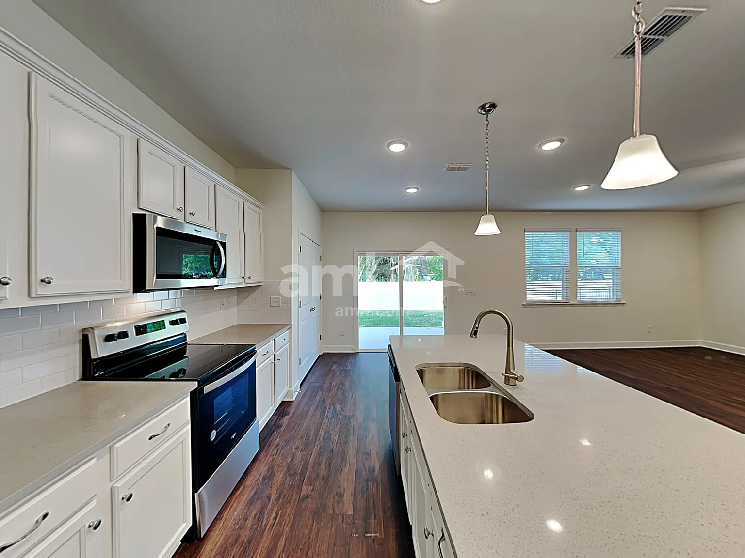 4 bed, 2.5 bath, 1977 sqft, $2,315 — Photo 4