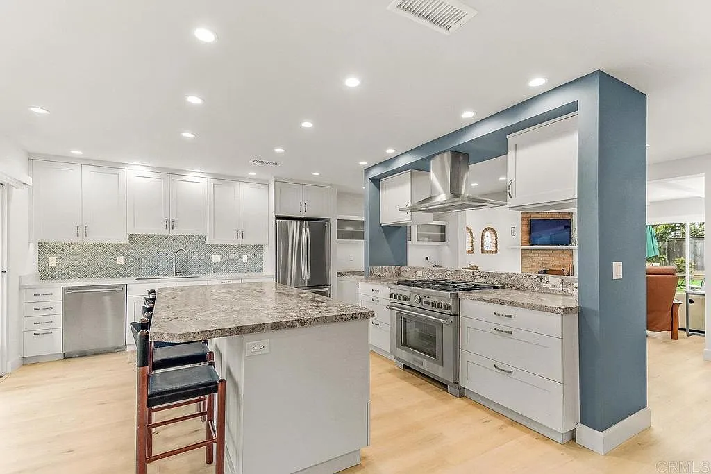 3 bed, 2.0 bath, 1494 sqft, $7,400 — Photo 3