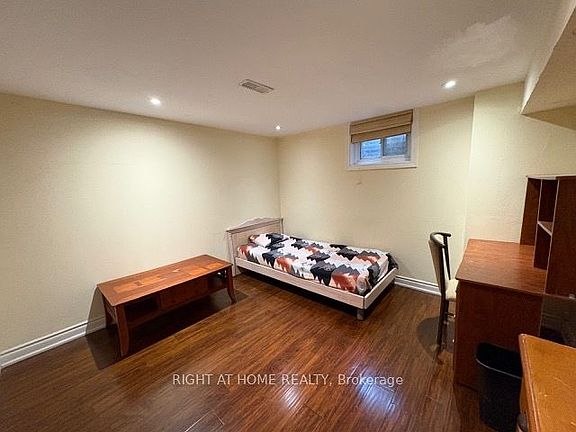 3rd image of 53 Willesden Rd S