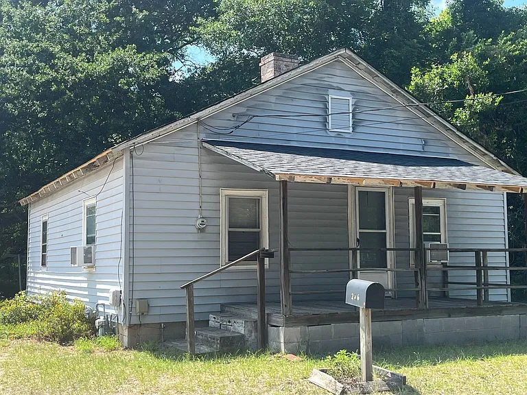 206 Derrick St — Photo 1