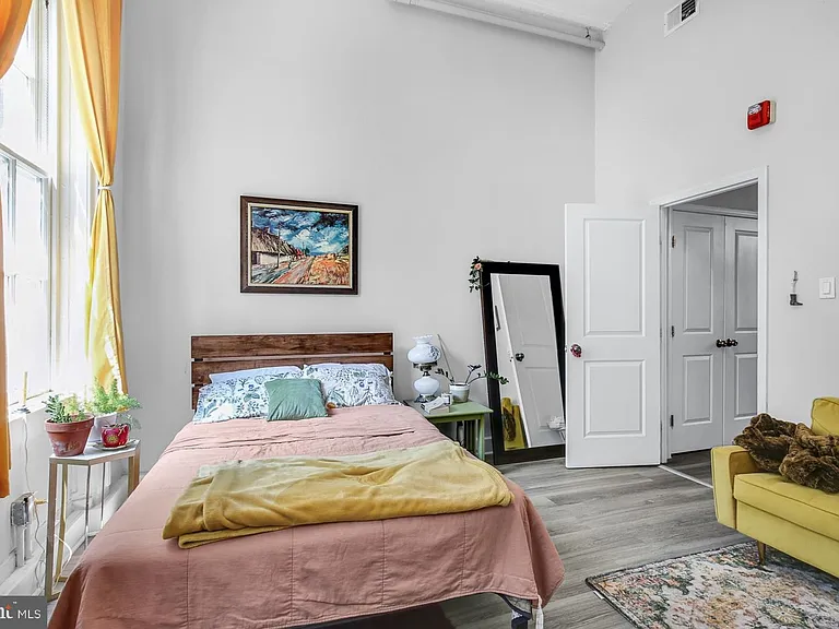 927 Clinton St #2F — Photo 10