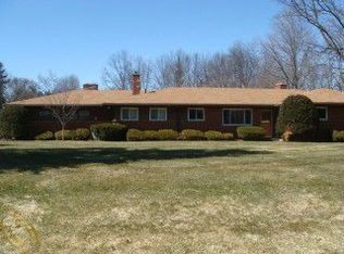 22901 Timberline Dr, Southfield, MI 48033
