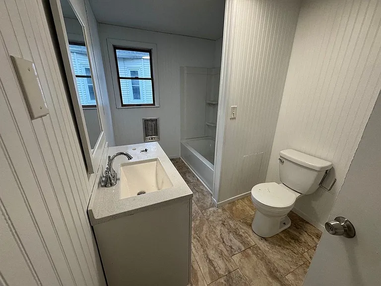 33-35 Hitchcock St #2 — Photo 13