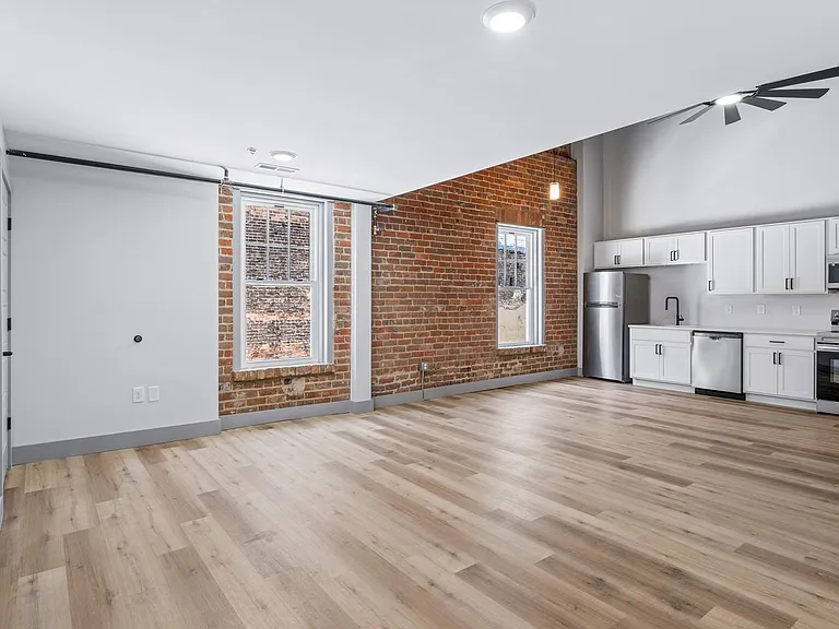 213 E Main St — Photo 32