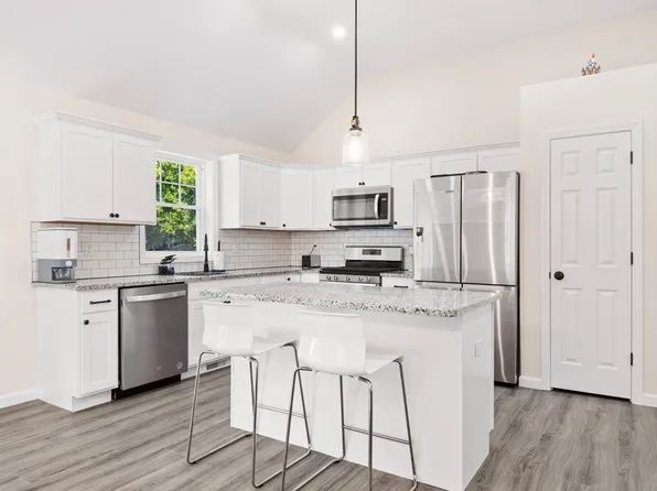 35 Chickering St, Lawrence, MA 01843