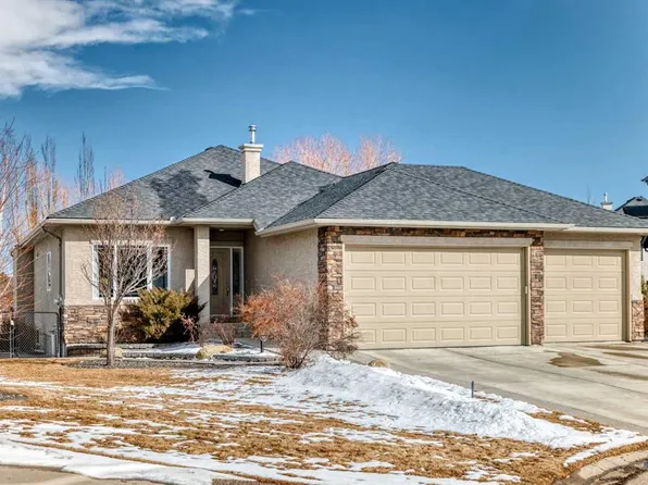 123 SW Parkmere Ct, Chestermere, AB T1X 1V5