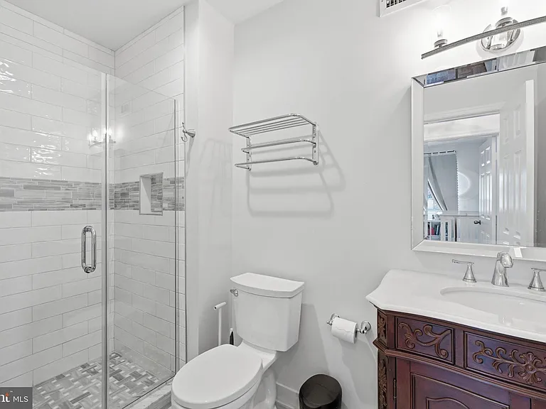 601 Wilkes St #301 — Photo 17