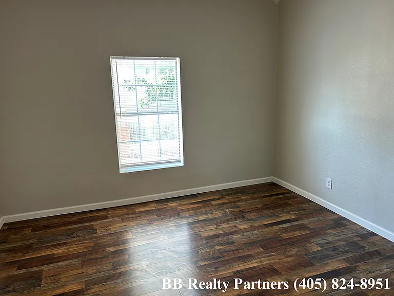 10 S Yorktown Ave — Photo 18