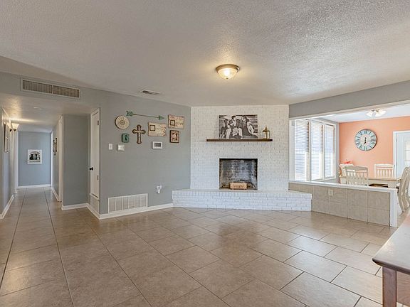 3rd image of 1413 Tulip Ln