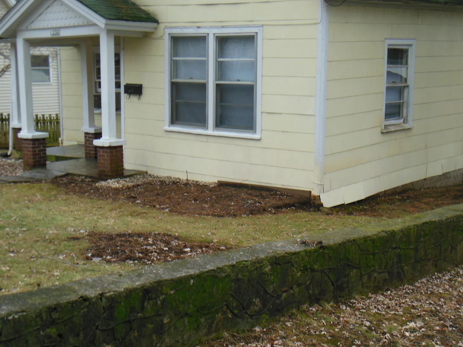 2 bed, 1000 sqft, $900 — Photo 1