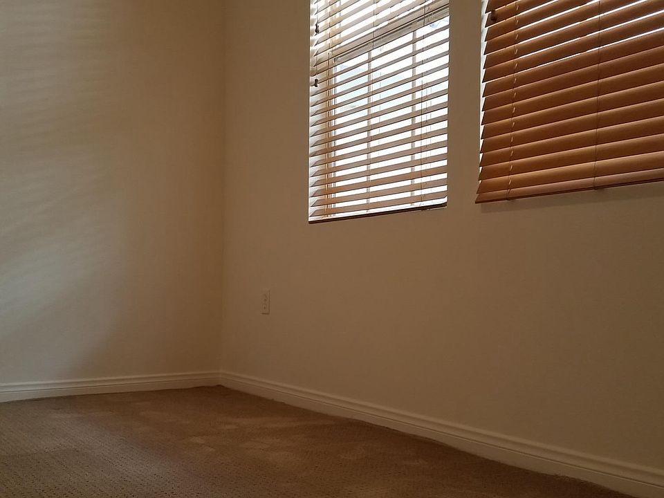 Den ( 3rd room no closet)
