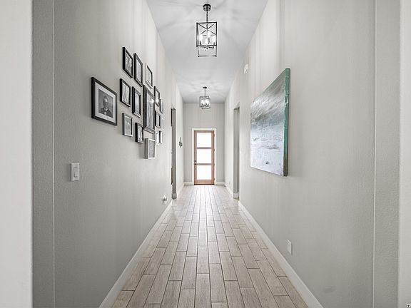 4th image of 1602 Redwood Court