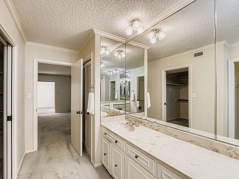 8104 East Ct — Photo 23