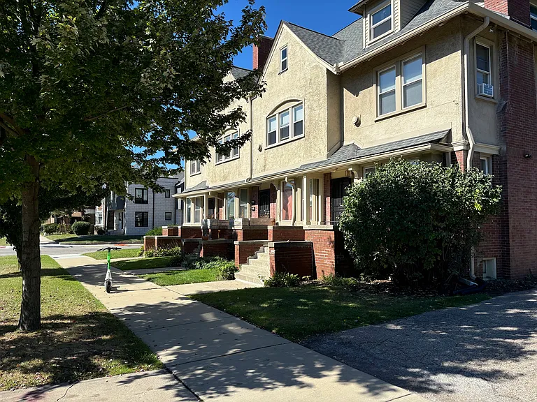 207 Chandler Ave — Photo 1