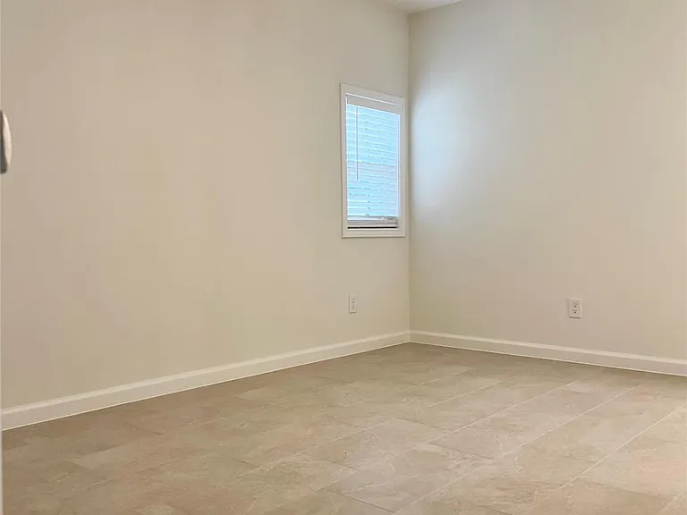 21510 Ruth Dr — Photo 6