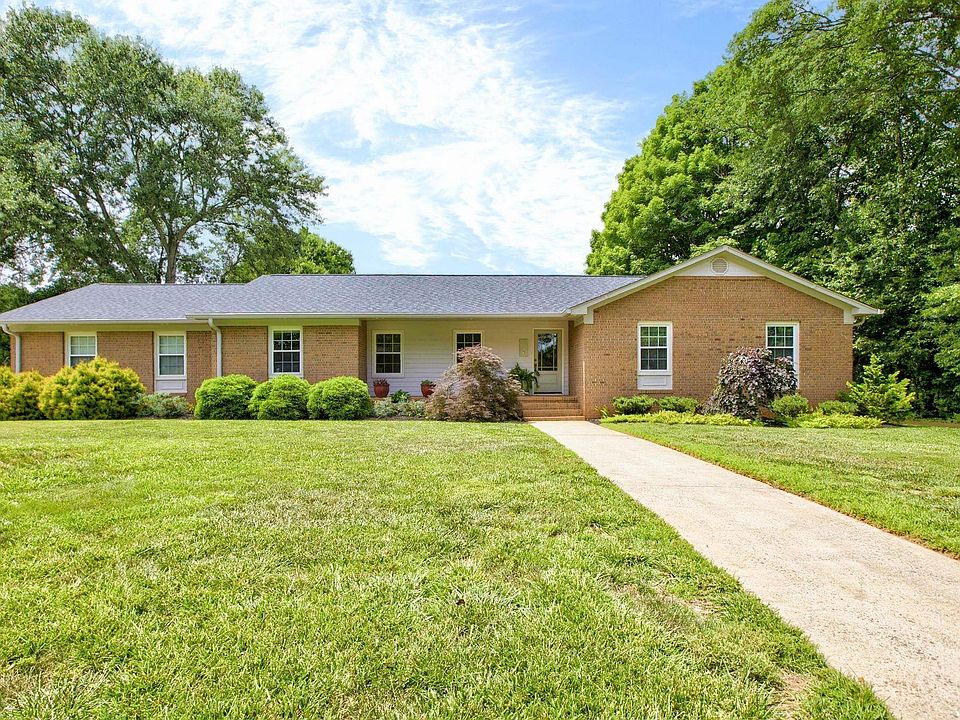 1st image of 110 Swindon Cir