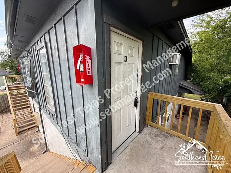 615 Adams St #D — Photo 1