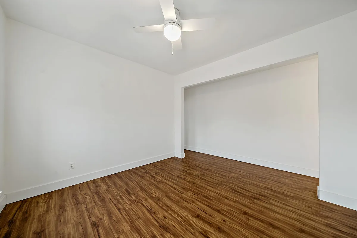 Building Photo - 2400 S Hutchinson St #2