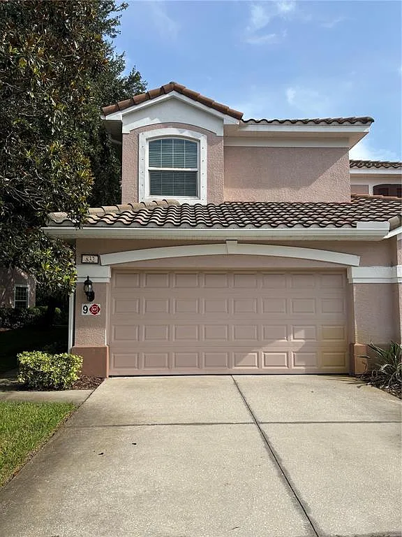 3 bed, 2.0 bath, 2045 sqft, $4,000 — Photo 1