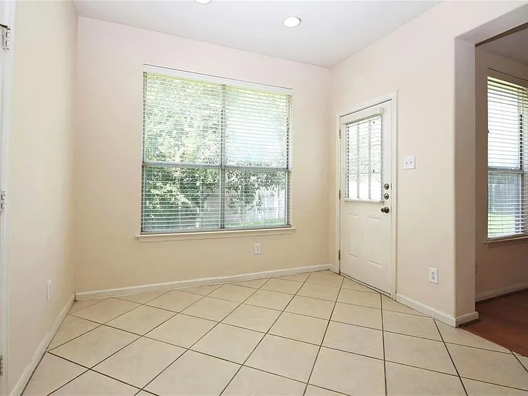 4602 Rainbow Valley Ct — Photo 9