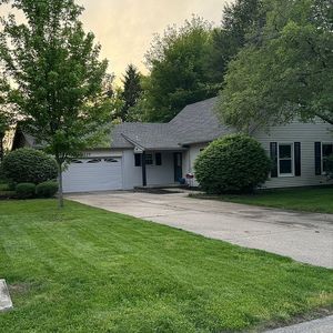 2217 W Rd Dr, Springfield, IL, 62711